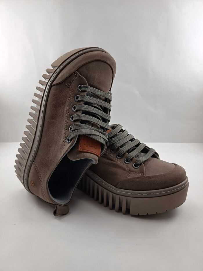 Semi-sport de piel taupe con cierre de cordon, Art mod. 1535