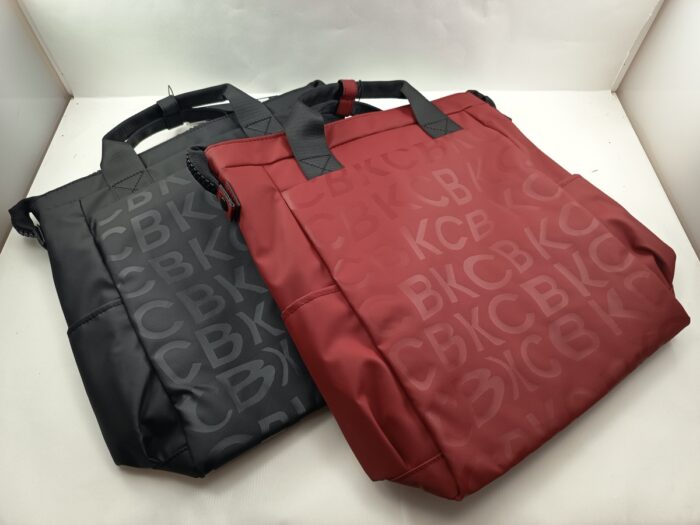 Mochila mediana sintetica en varios colores y cierres de cremallera, Kcb mod. 3204