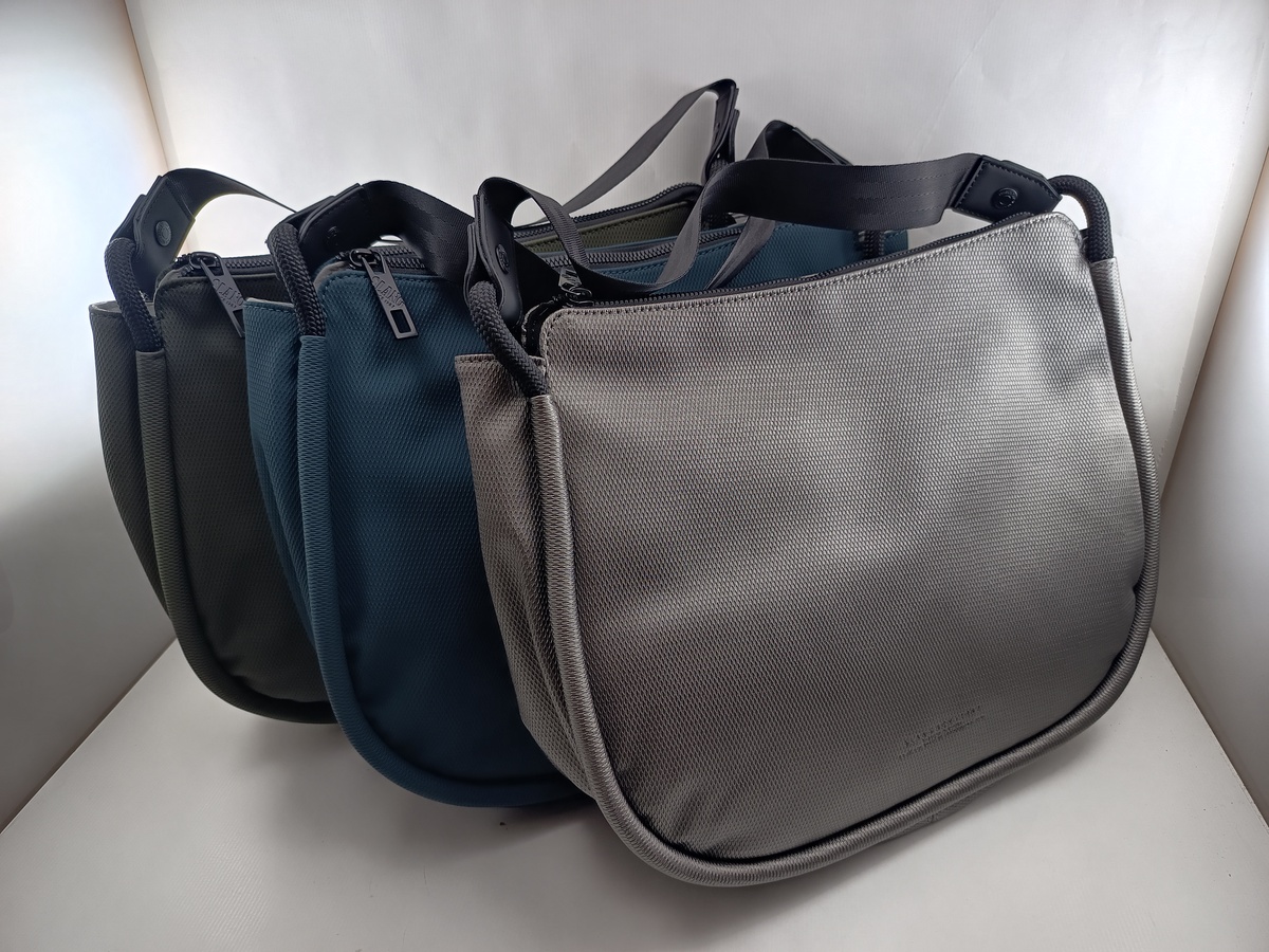Bolso sintetico en varios colores y cierres de cremallera, Slang mod. Sis2