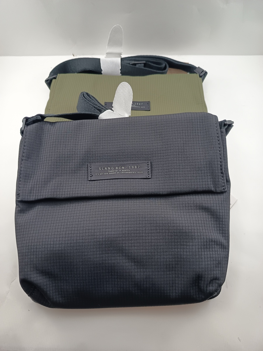 Bolso sintetico en varios colores y cierres de cremallera, Slang mod. Kau1
