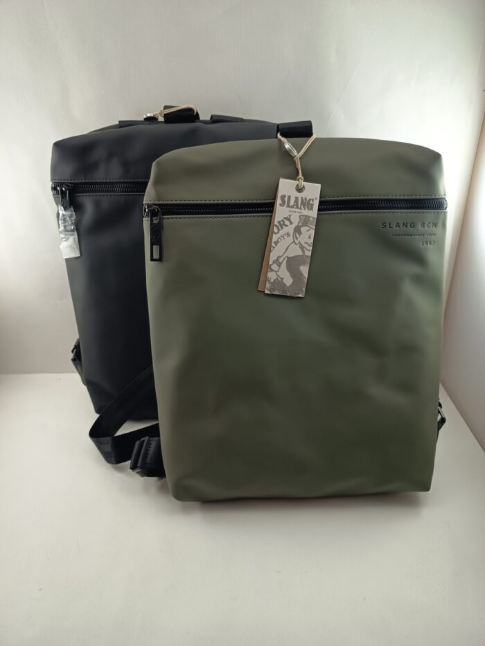 Mochila sintetica en varios colores y cierres de cremallera, Slang mod. Oas1
