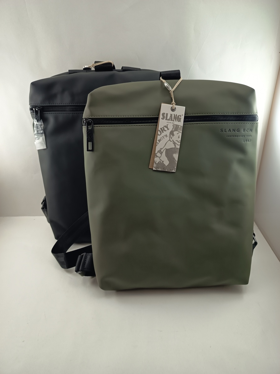 Mochila sintetica en varios colores y cierres de cremallera, Slang mod. Oas1