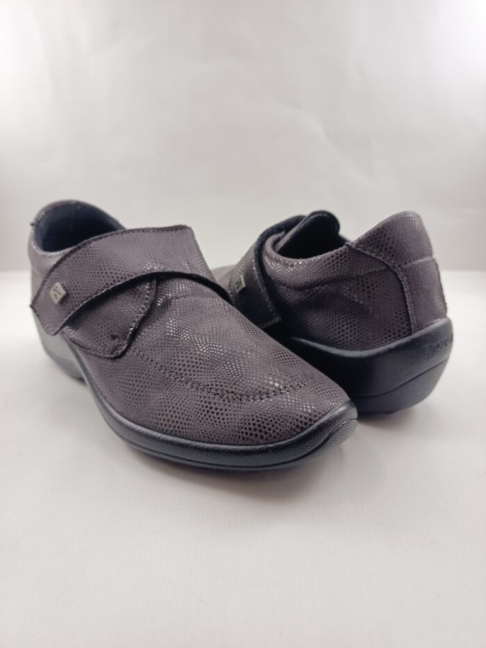 Semi-sport abotinado de piel gris con cierre de velcro, A'rcopedico mod. 4626 - Imagen 3