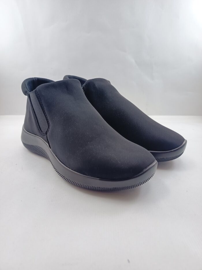 Botin de piel negra sin cierres, A'rcopedico mod. 4686 - Imagen 2