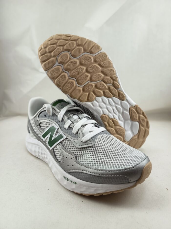 Deportivo sintetico plata con cierre de cordon, New balance mod. Maristb4 - Imagen 3