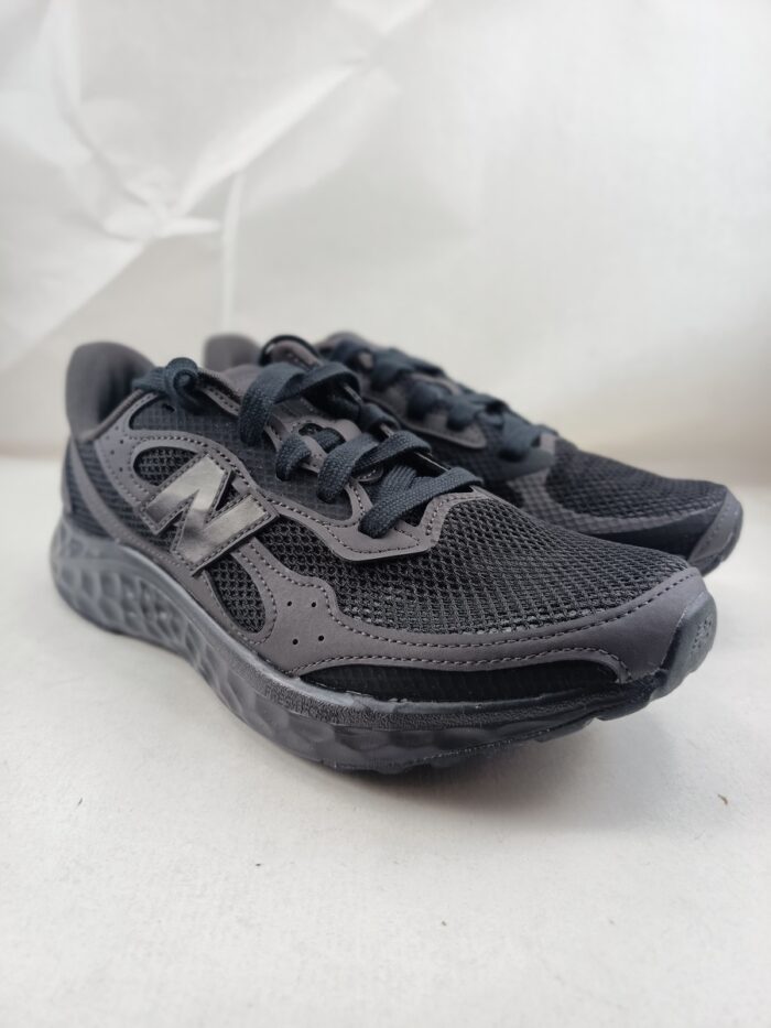 Deportivo sintetico negro con cierre de cordon, New balance mod. Marsitx4