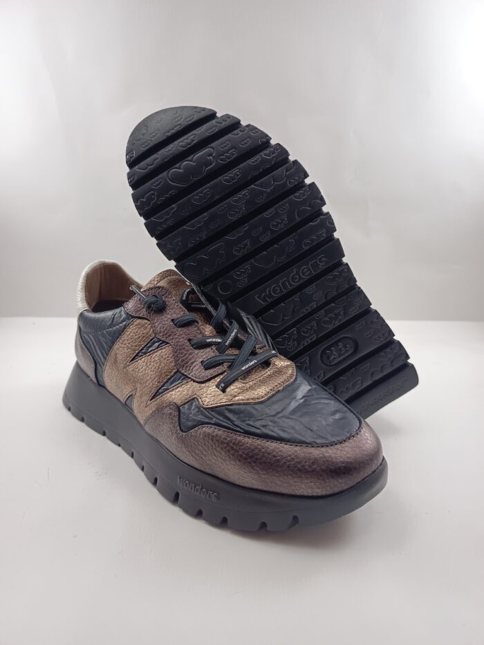 Semi-sport de piel multicolor con cierre de cordon elastico, Wonders mod. A-2491