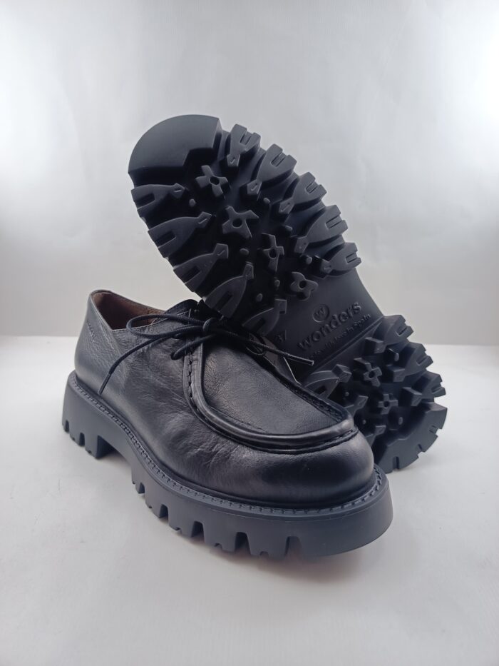 Semi-sport de piel negro con cierre de cordon, Wonders mod. C-7514 - Imagen 3