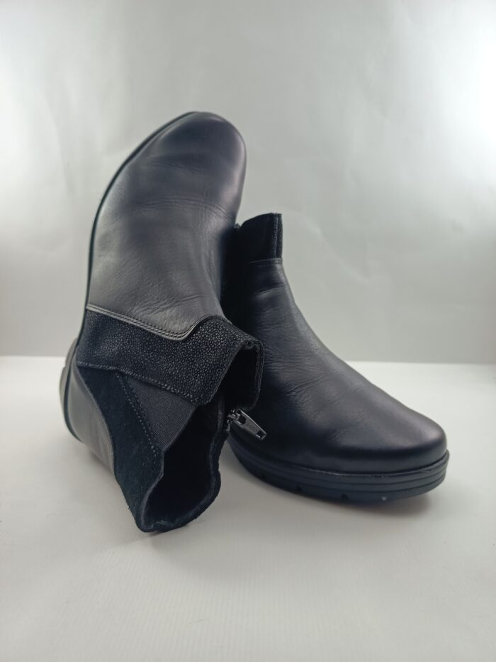 Bota de piel negra con cierre de cremallera, Lumel mod. 7651