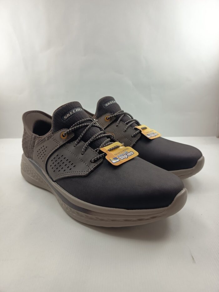 Semi-sport sintetico marron sin cierres, modelo sliping, Skechers mod. 210890