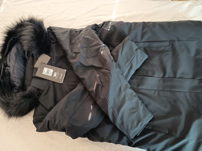 Chaqueta sintetica negra con cierre de cremallera, Cmp mod. 3626F