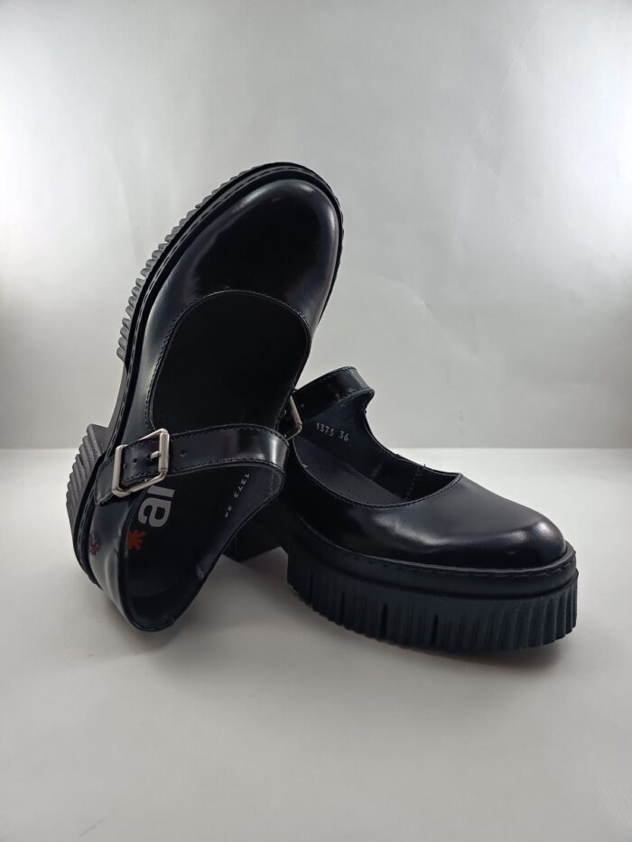 Zapato de sport de piel negra con cierre de hebilla, Art mod. 1373