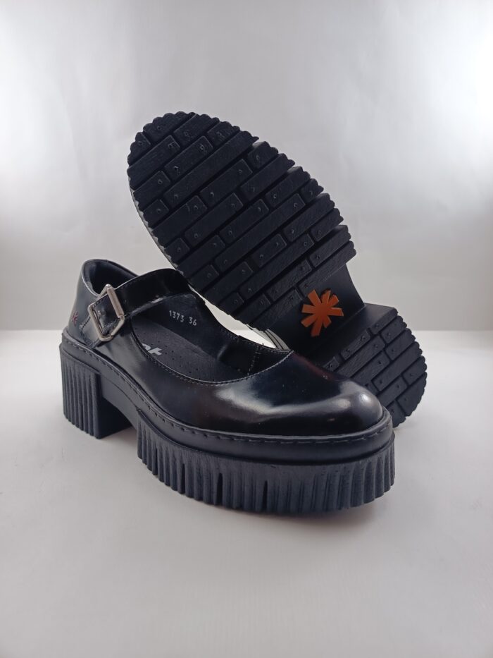 Zapato de sport de piel negra con cierre de hebilla, Art mod. 1373 - Imagen 4