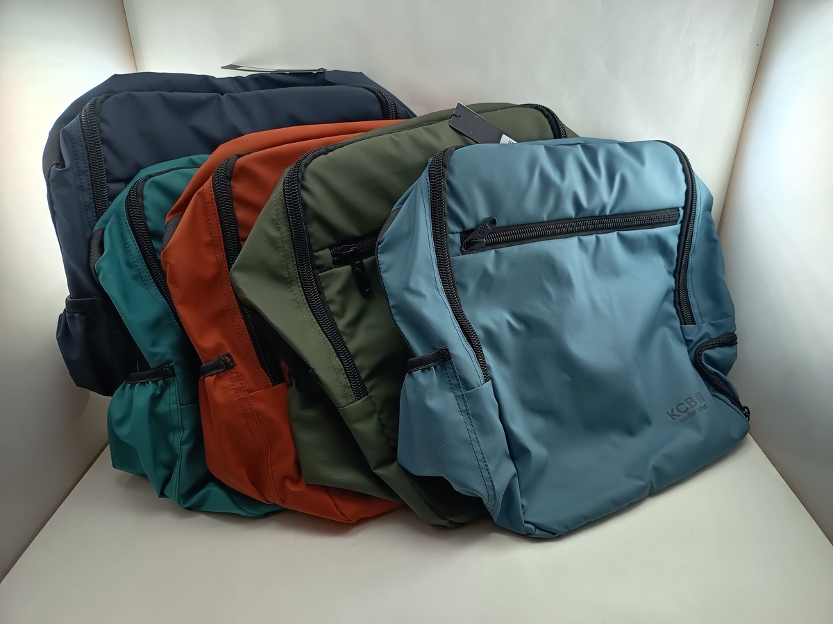 Mochila de viaje sintetica en varios colores y cierres de cremallera, Kcb mod. 2958