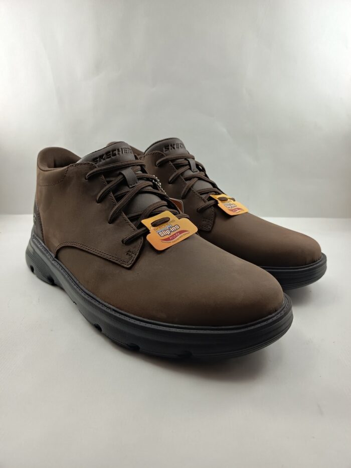 Bota sintetica marron sin cierres, modelo sliping, Skechers mod. 205514