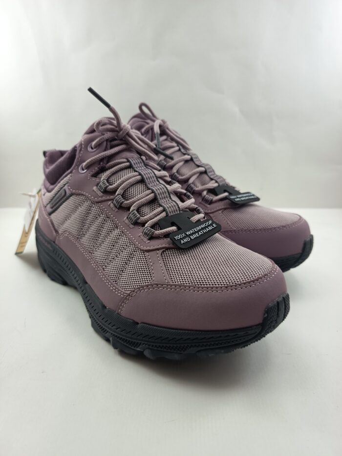 Semi-sport sintetico magenta con cierre de cordon, modelo waterproof, Skechers mod. 129531