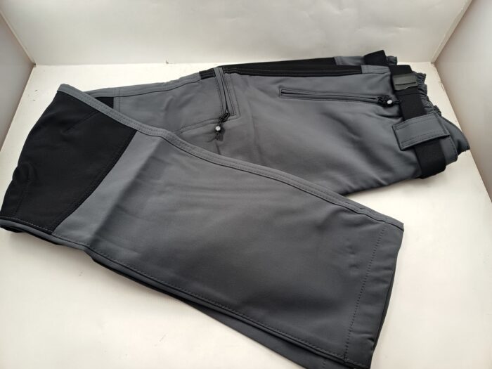Pantalon largo sintetico gris con cierre de boton, Bcn mod. Madeira