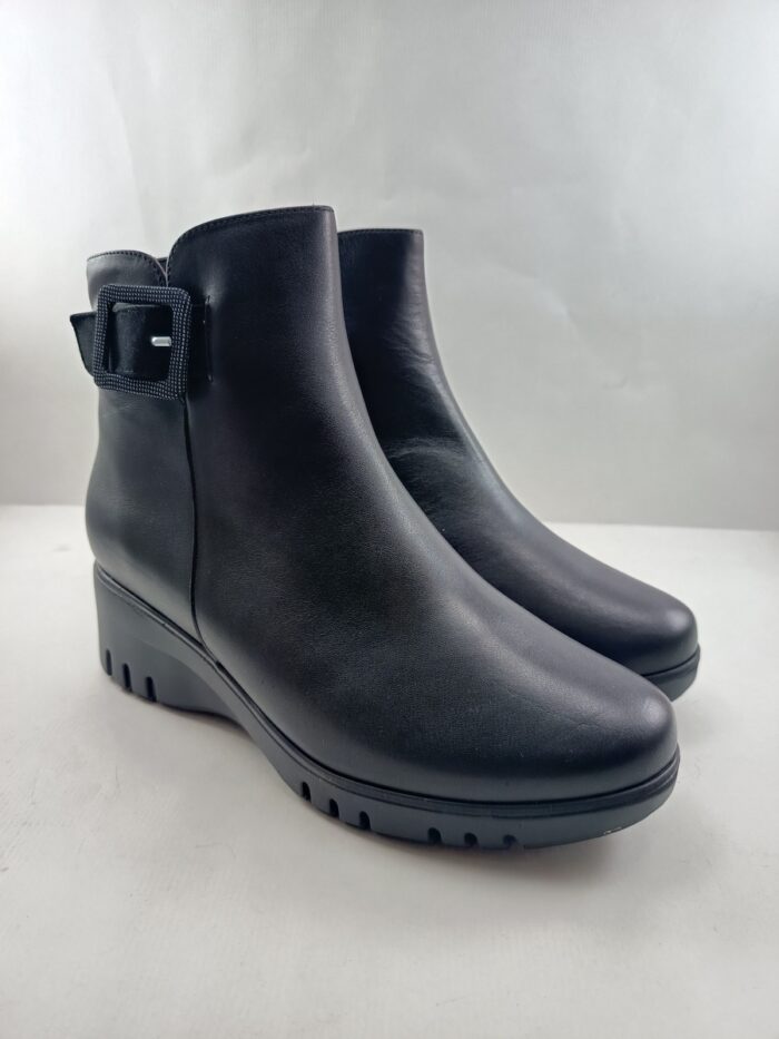 Bota de piel negra con cierre de cremallera, Piesanto mdo. 245908