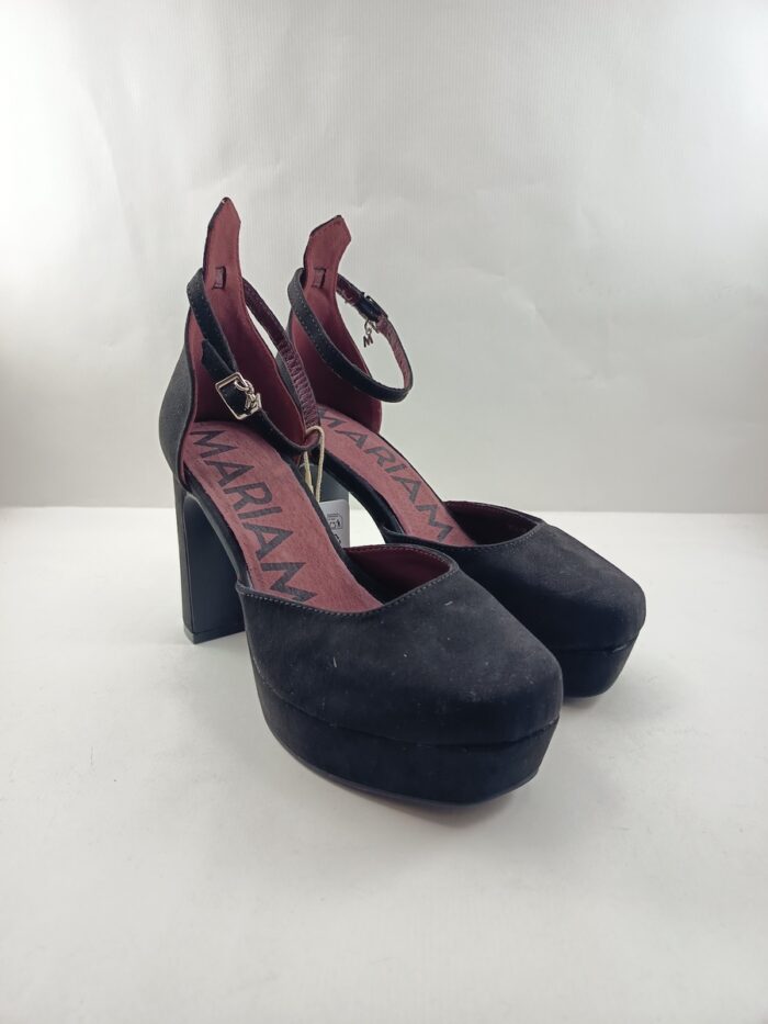 Zapato de vestir de ante negro con cierre de hebilla, Mariamare mod. 63652