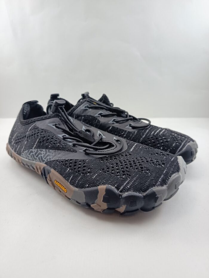 Semi-sport sintetico negro con cierre de cordon elastico, Sagüaro mod. 034CA