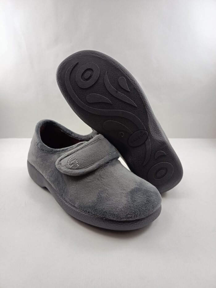 Alpargata sintetica gris con cierre de velcro, Garzón mod. 3931 - Imagen 4