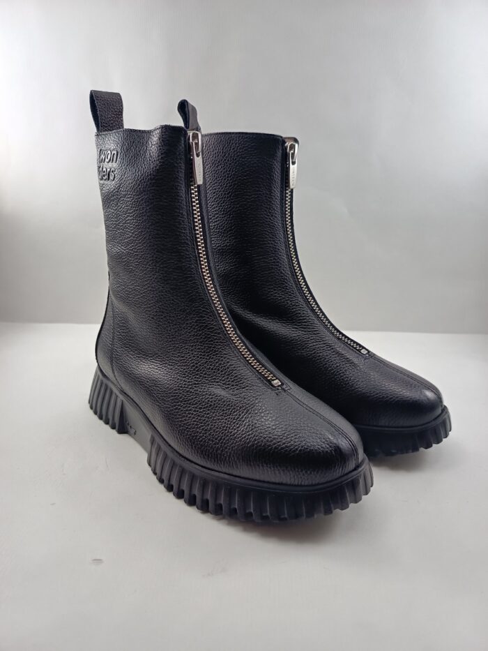Bota de piel negra con cierre de cremallera, Wonders mod. A-4403