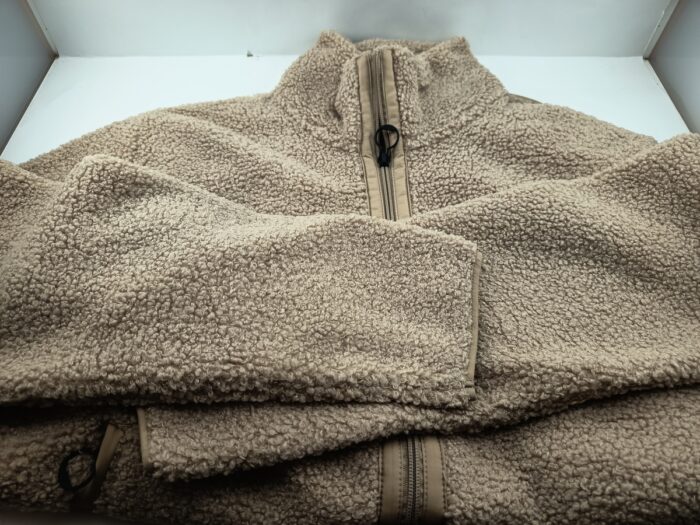 Chaqueta sintetica crema con cierre de cremallera, Cmp mod. P3846