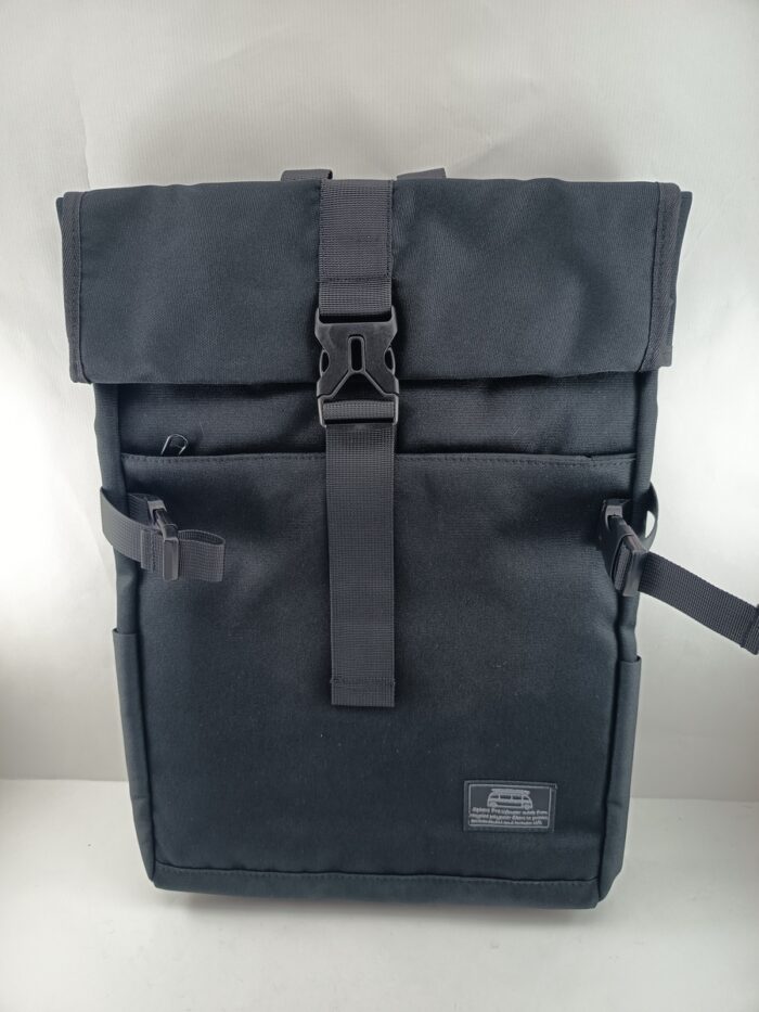 Mochila sintetica negra con cierre de hebilla, Space mod. 1700011