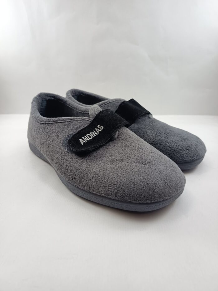 Alpargata de casa gris cerrada con cierre de velcro, Andinas mod. 9570