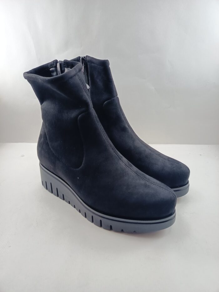 Bota de ante negro con cierre de cremallera, Pinoso's mod. 8114