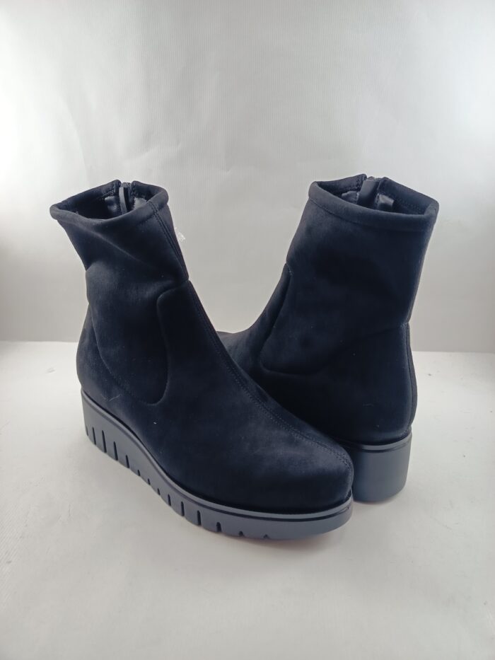 Bota de ante negro con cierre de cremallera, Pinoso's mod. 8114 - Imagen 2
