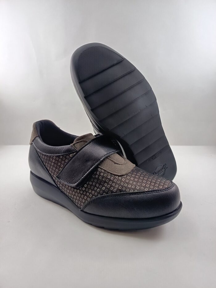 Abotinat de piel negro con cierre de 1 velcro, Pinoso's mod. 7919G - Imagen 3