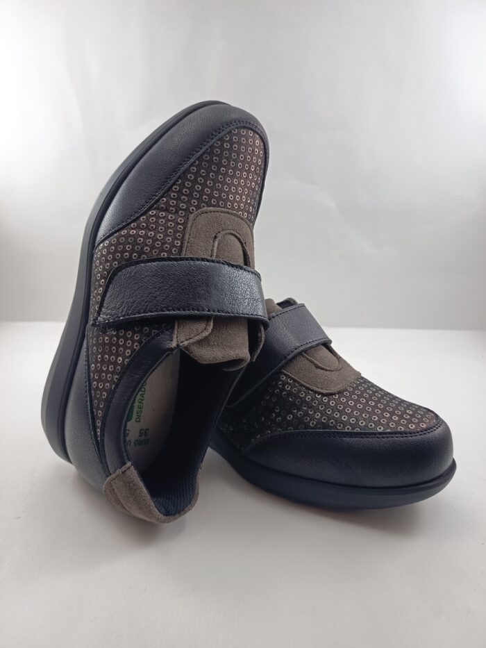 Abotinat de piel negro con cierre de 1 velcro, Pinoso's mod. 7919G - Imagen 4
